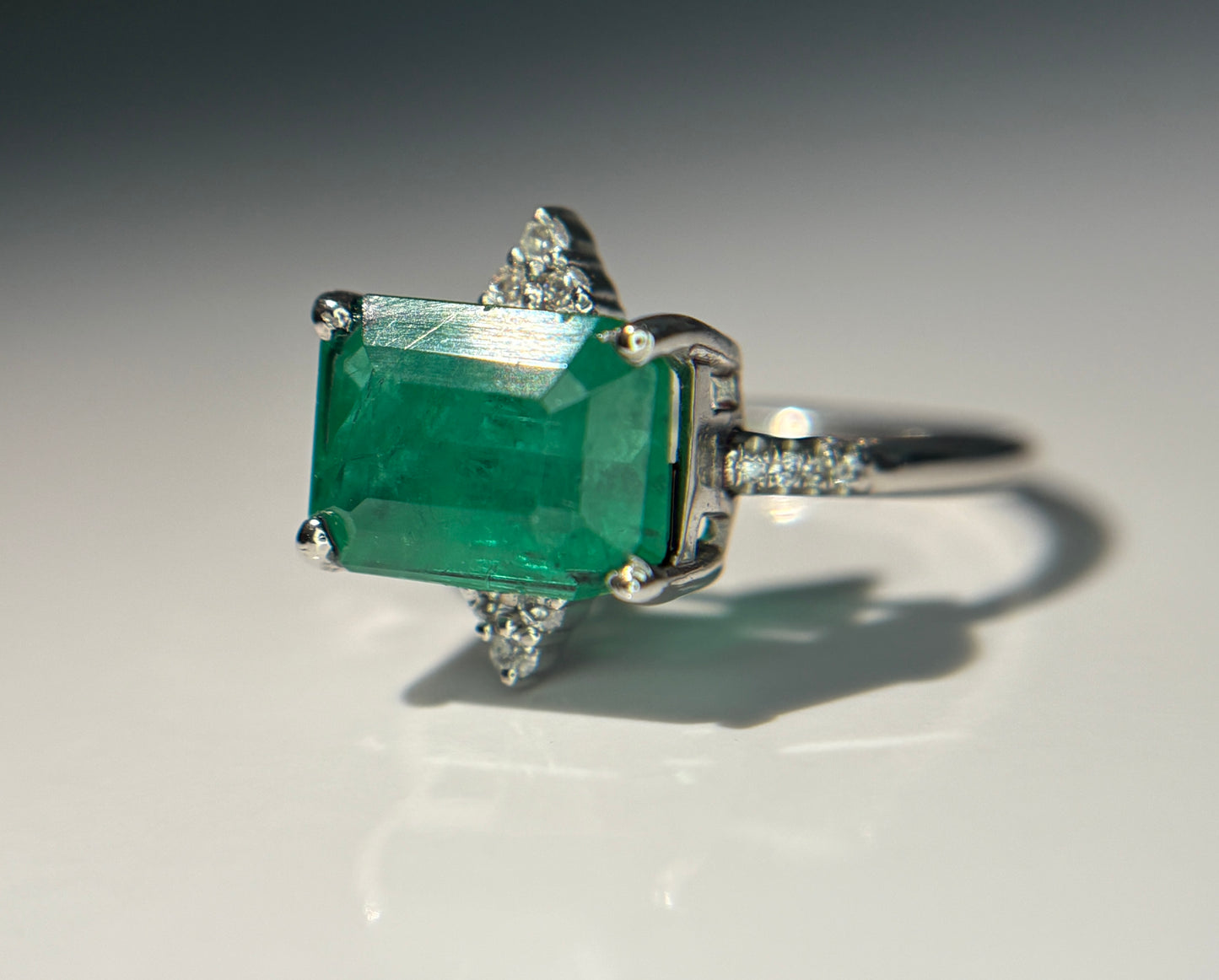 Beautiful 4.05 CT Natural Emerald Ring With Natural Diamonds & Platinum 950