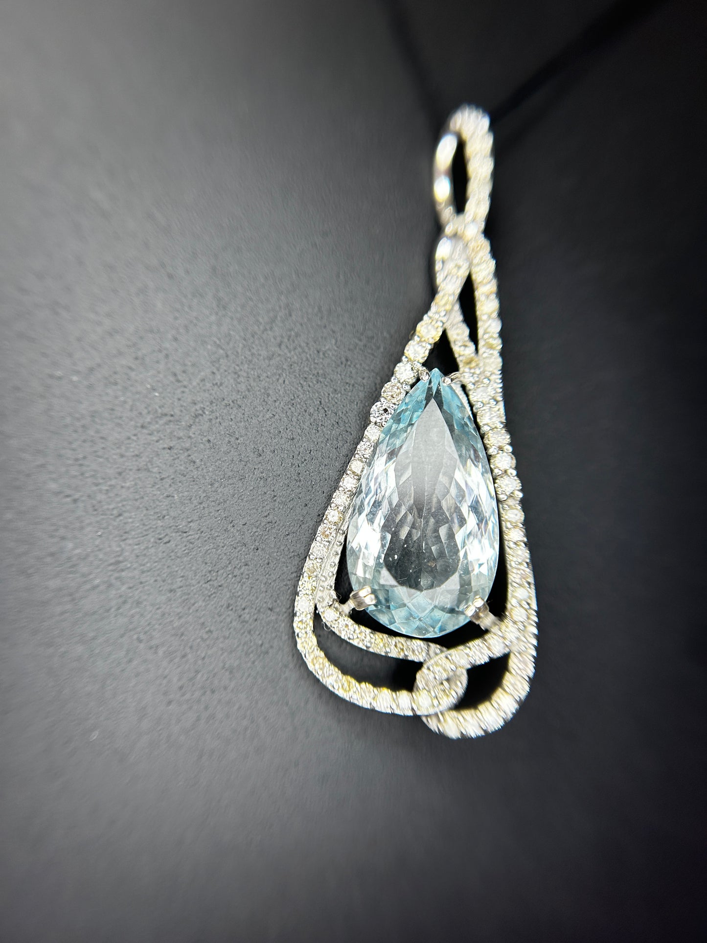 Beautiful Natural Flawless 8.81 CT Aquamarine Pendant With Diamonds and 18k Gold