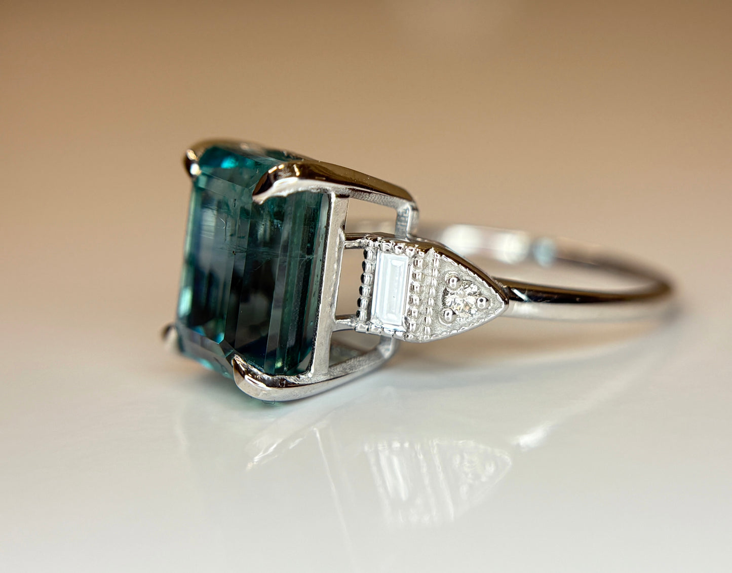 Beautiful 4.30 CT Natural Emerald With Natural Diamonds & 18k Gold