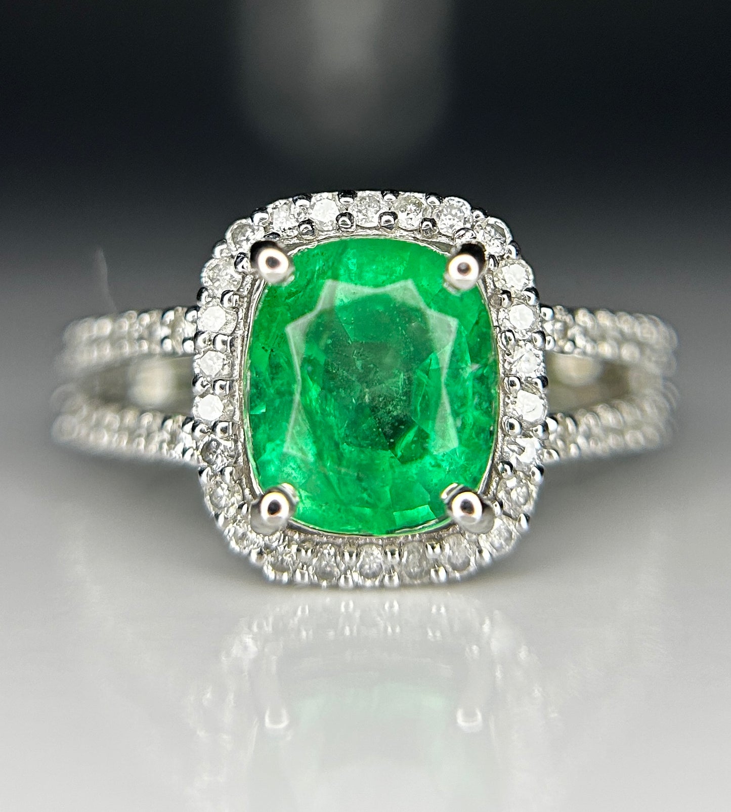 Beautiful 1.64 ct Natural Emerald With Natural Diamonds & 18k Gold