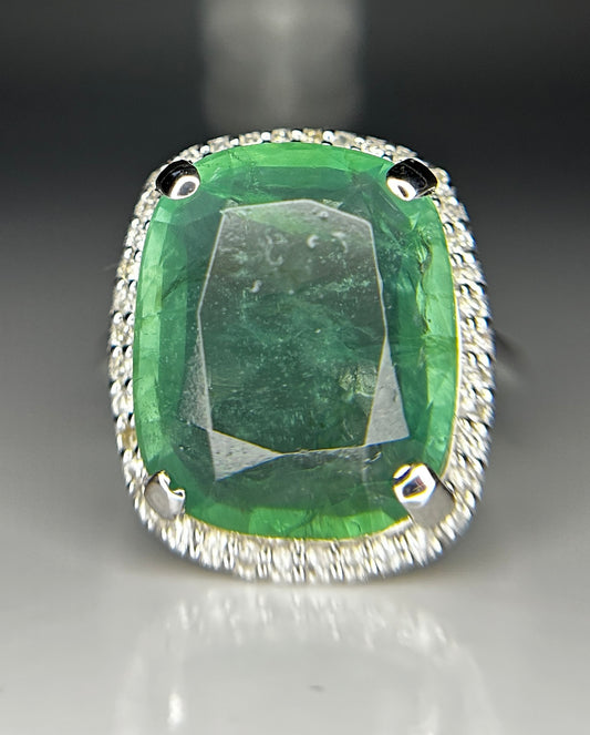 Beautiful 10.04 ct Natural Emerald With Natural Diamonds & 18k Gold