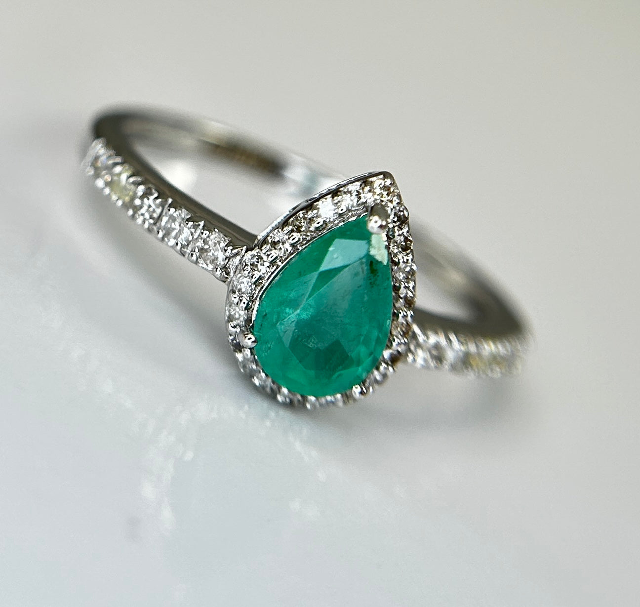 Beautiful Natural Emerald 0.68 CT With Natural Diamonds & 18k Gold