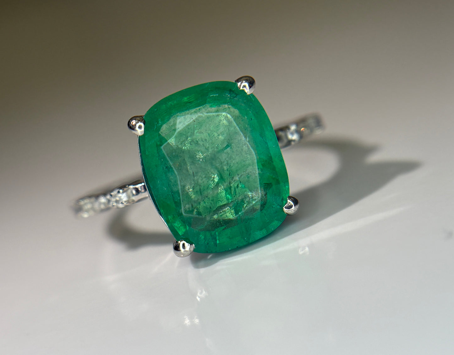 Beautiful 3.40 CT Natural Emerald Ring With Natural Diamonds & Platinum 950