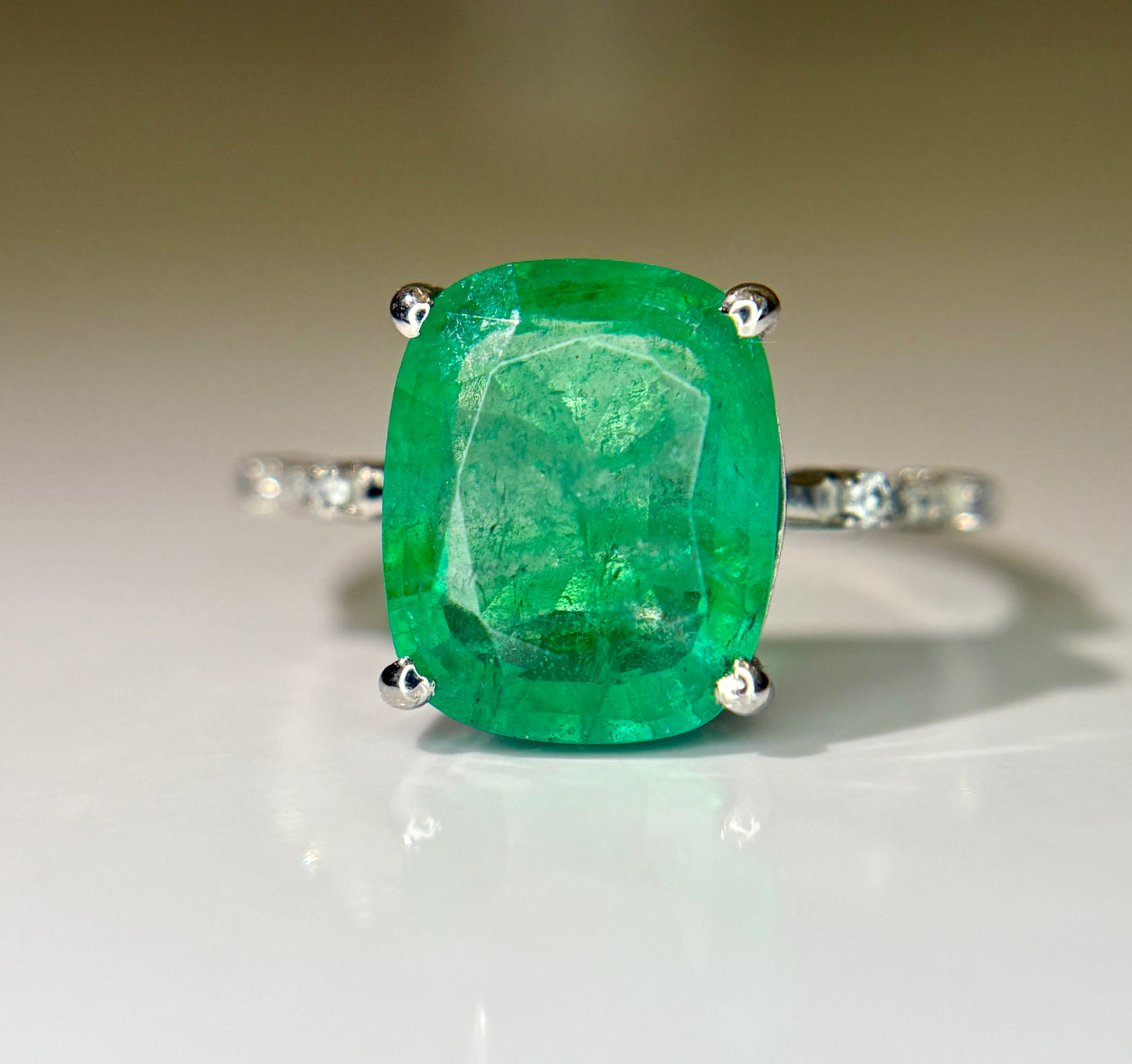 Beautiful 3.40 CT Natural Emerald Ring With Natural Diamonds & Platinum 950