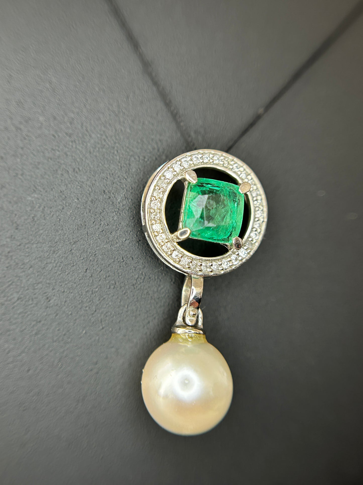 Beautiful 5.55CT South Sea Pearl, 1.14ct Emerald, Diamonds & 950 Platinum Pendant