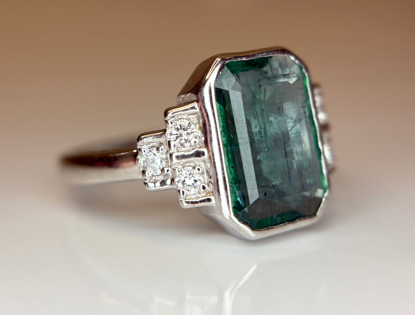 Beautiful 3.00 CT Natural Emerald With Natural Diamonds & 18k Gold