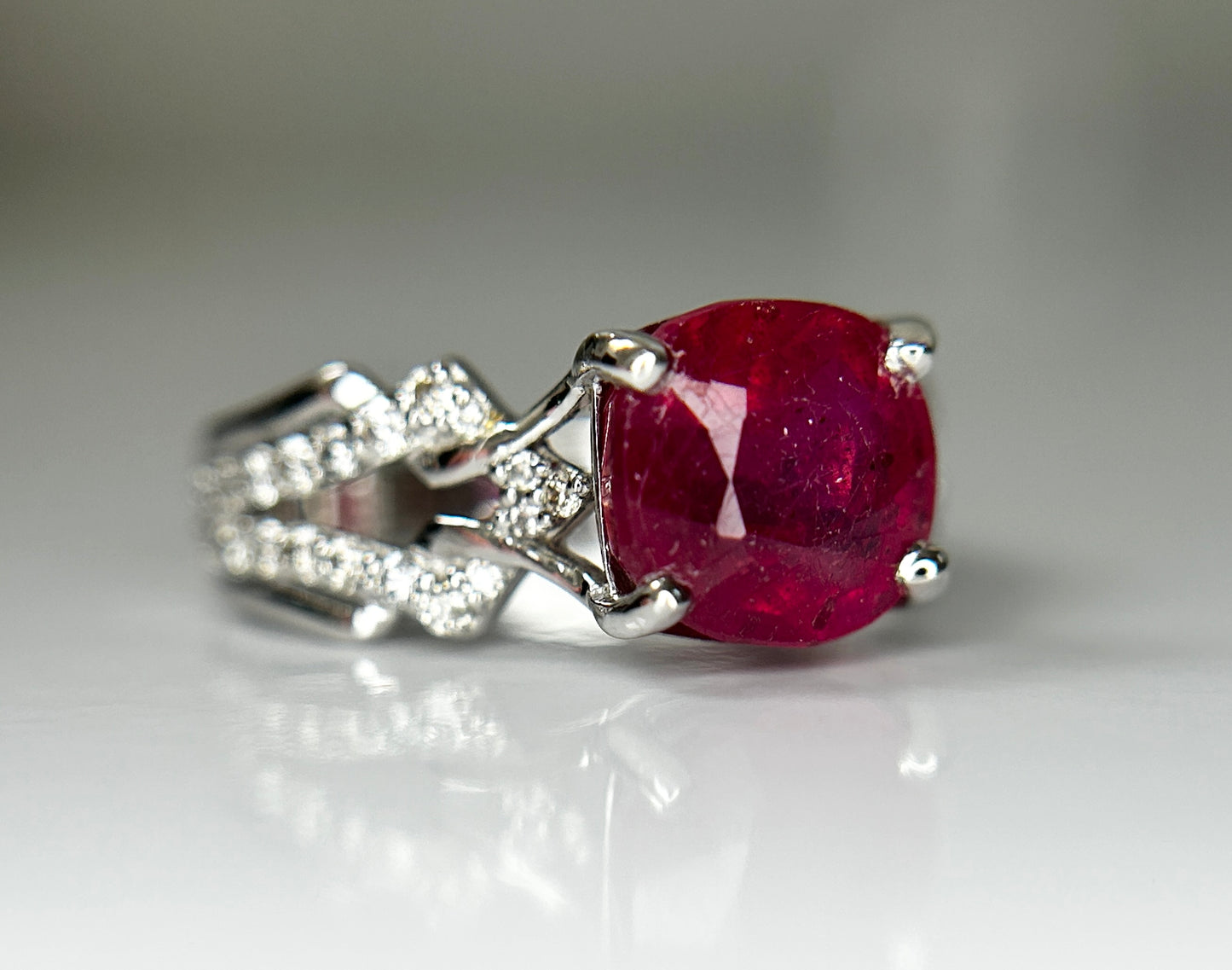 Natural Burmese Ruby Ring 3.35 Ct With Natural Diamonds & 18k Gold