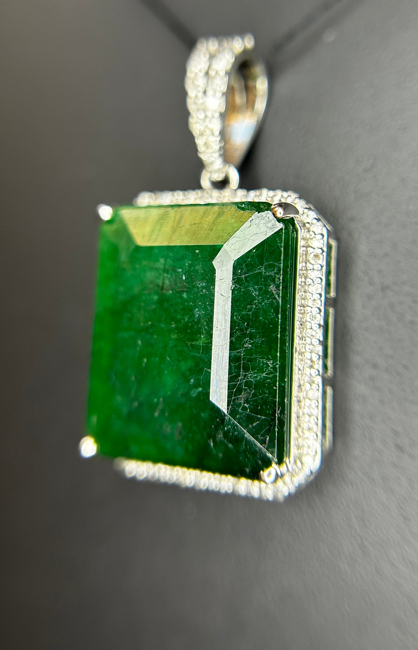 Beautiful 14.39 ct Natural Emerald With Natural Diamonds & 18k Gold