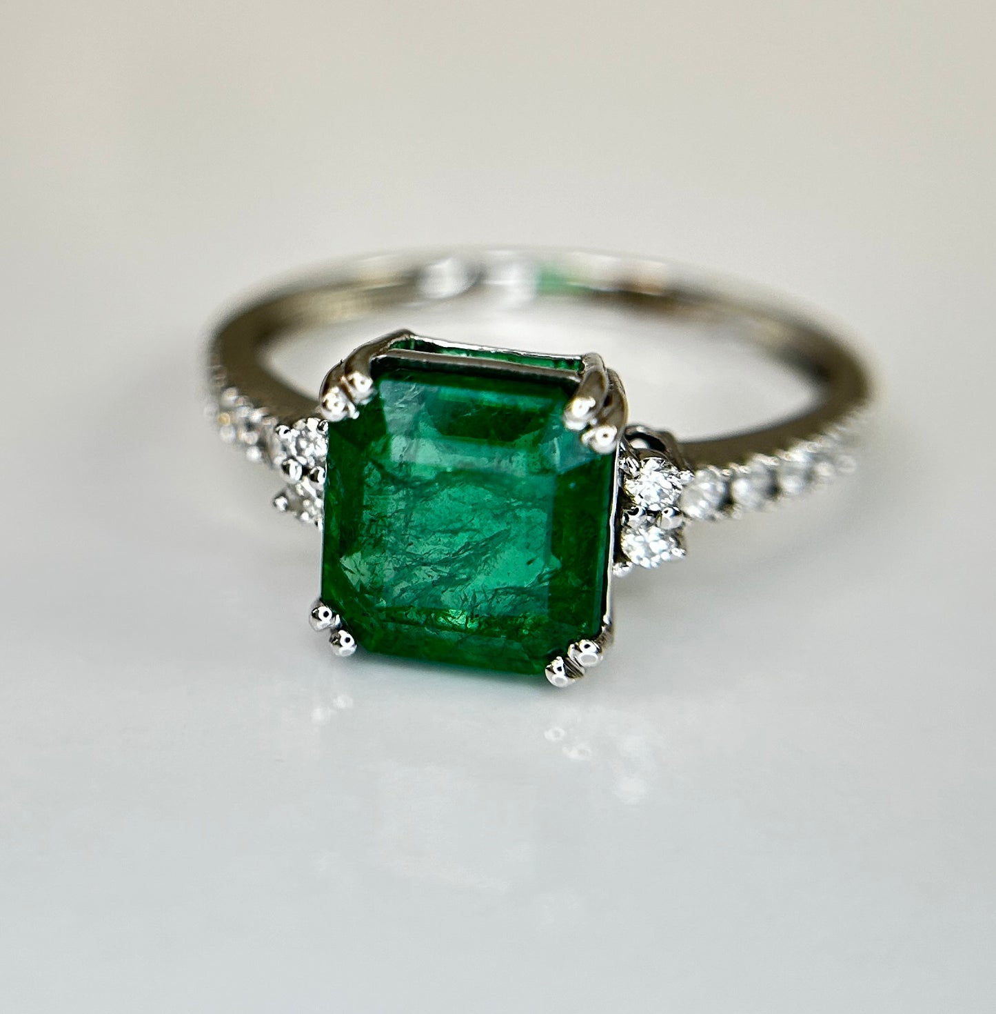 Beautiful Natural Emerald 2.30 CT With Natural Diamonds & 18k Gold