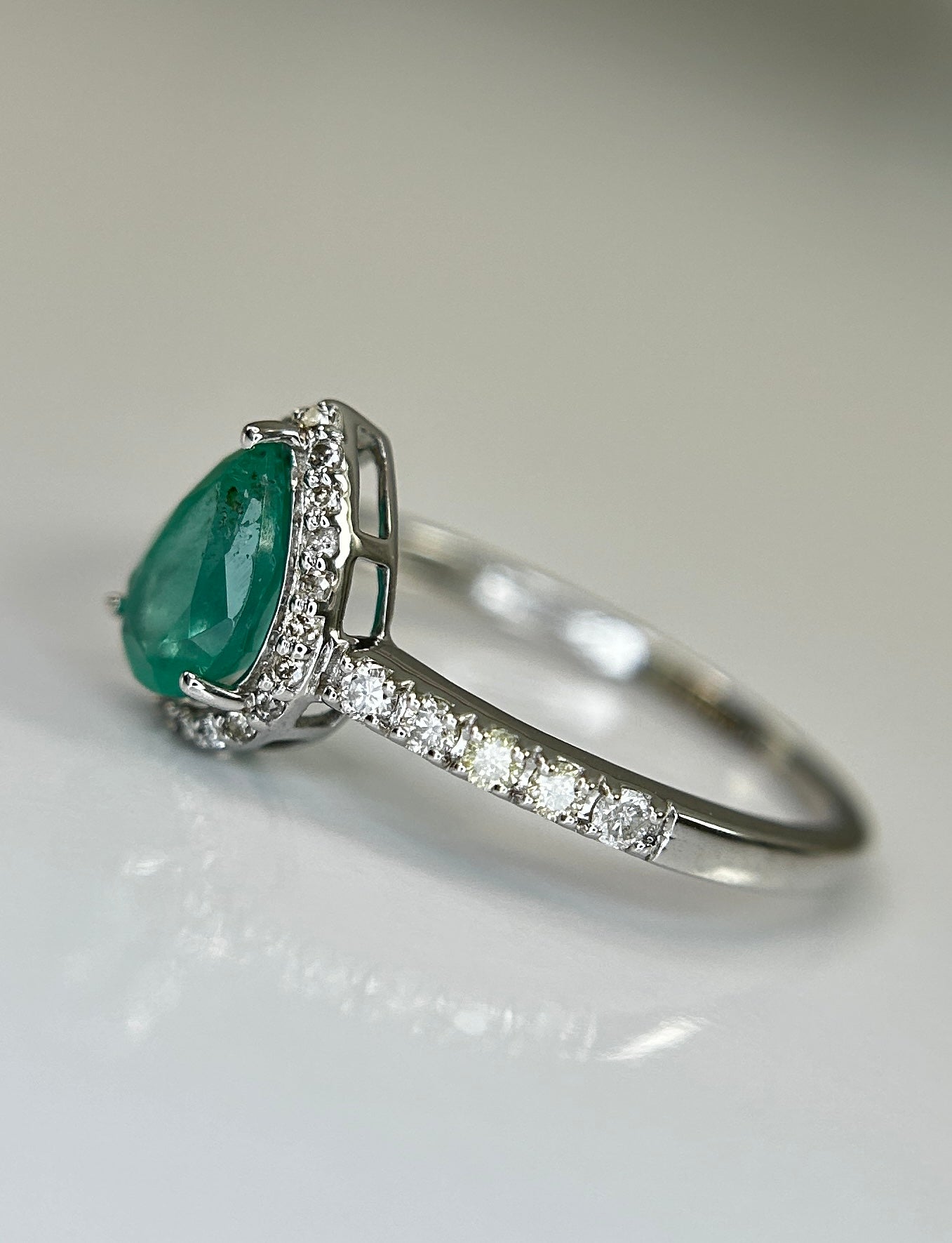 Beautiful Natural Emerald 0.68 CT With Natural Diamonds & 18k Gold