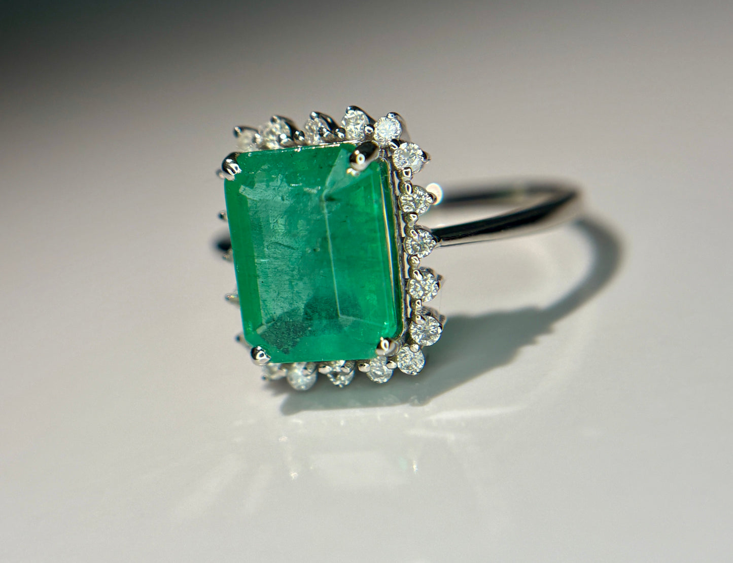 Beautiful 2.90 CT Natural Emerald Ring With Natural Diamonds & Platinum 950