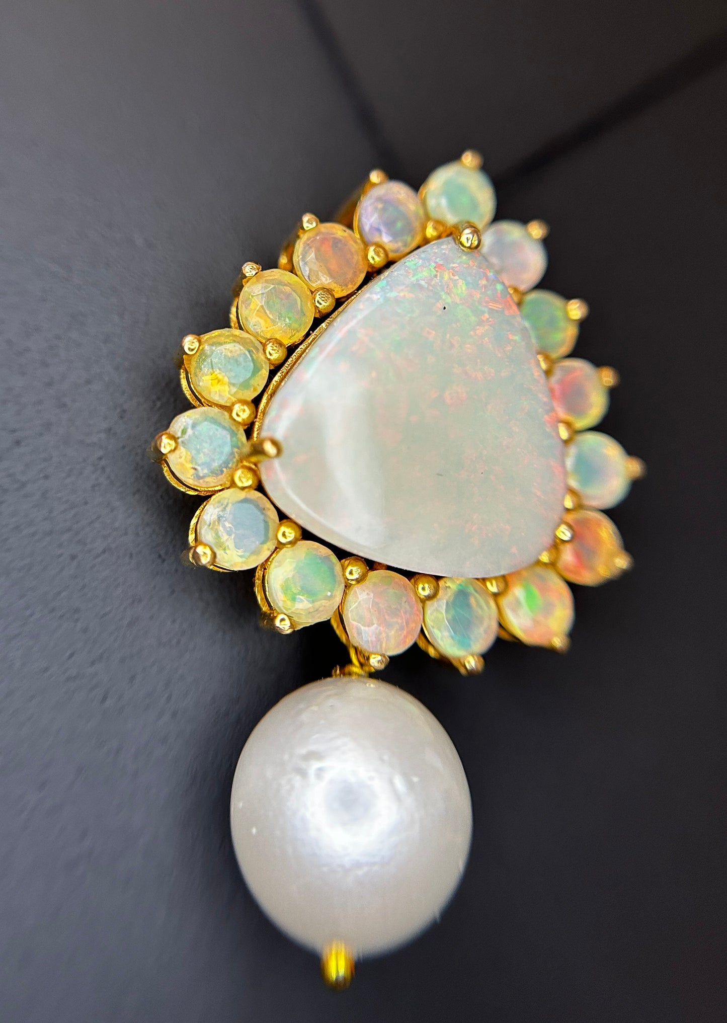 Beautiful 20.50ct Natural Australian Opal and Southsea Pearl Pendant & 18k Gold