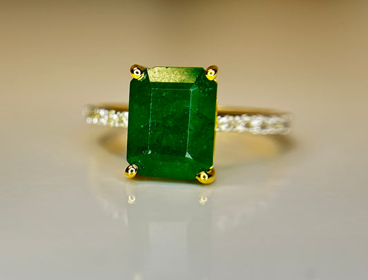 Beautiful Natural Emerald 2.96 CT With Natural Diamonds & 18k Gold