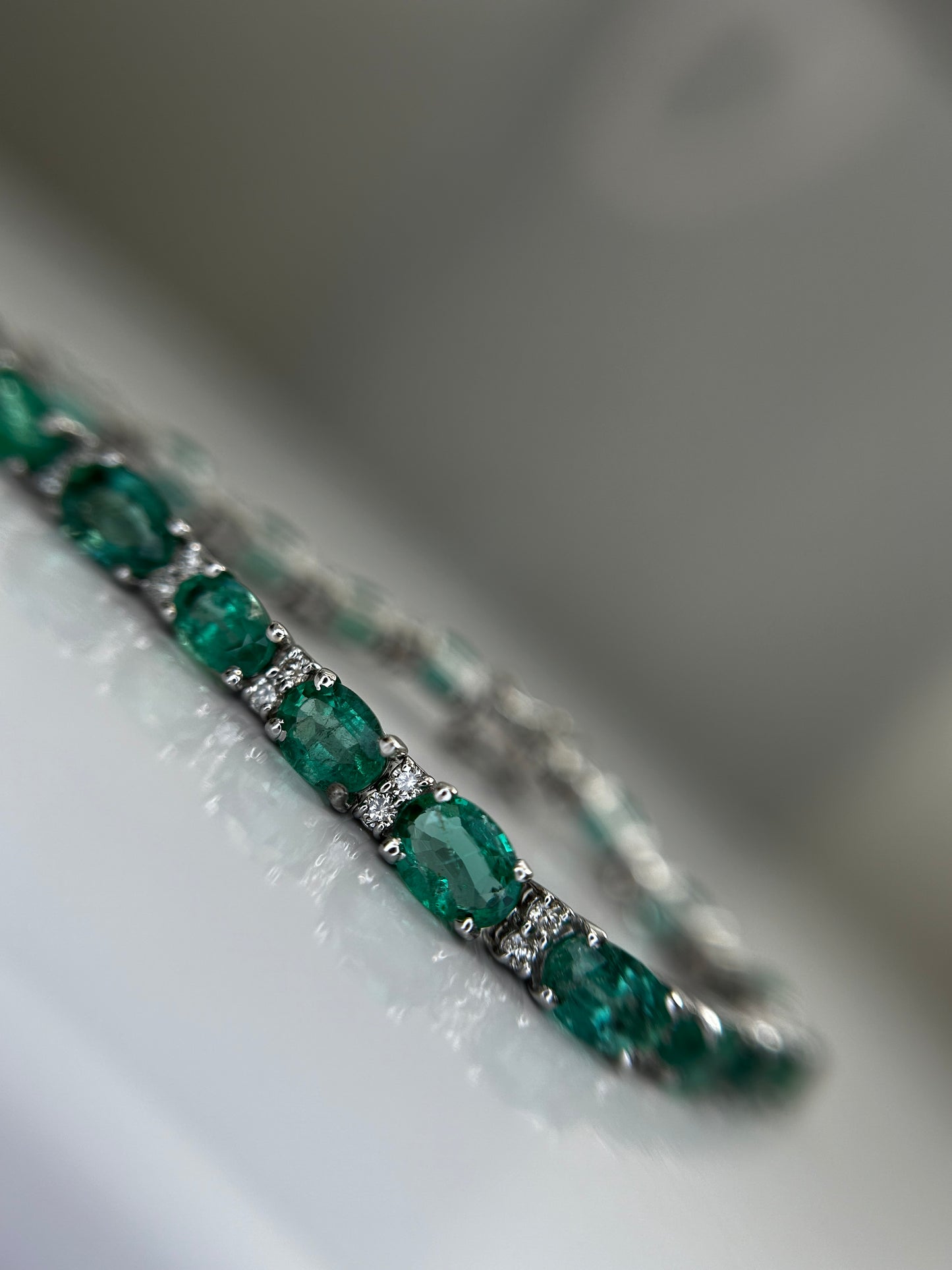 Beautiful 11.10 CTS Natural Emerald Bracelet With Natural Diamonds & 18k Gold