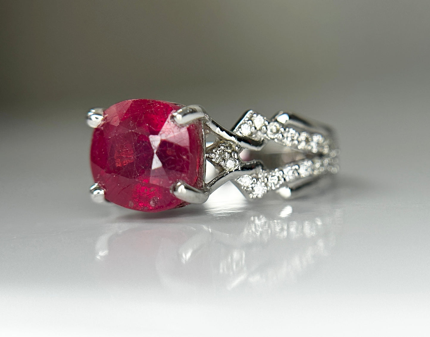 Natural Burmese Ruby Ring 3.35 Ct With Natural Diamonds & 18k Gold