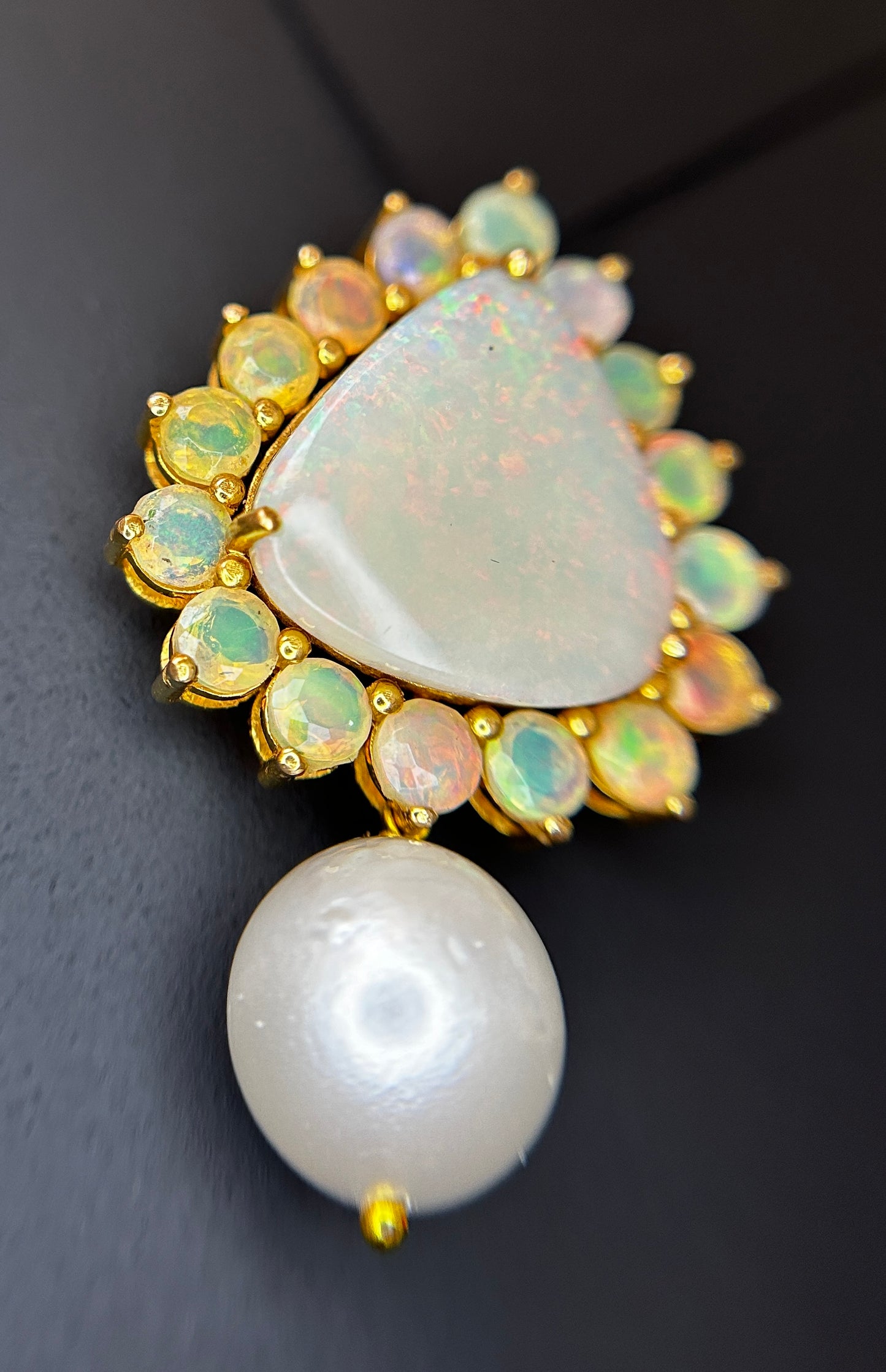 Beautiful 20.50ct Natural Australian Opal and Southsea Pearl Pendant & 18k Gold