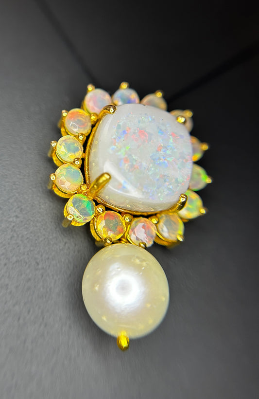 Beautiful 24.50ct Natural Australian Opal and Southsea Pearl Pendant & 18k Gold