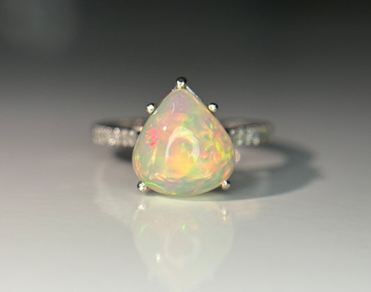 Beautiful Natural Fire Opal 2.16 CT Ring With Natural Diamond and 18k Gold