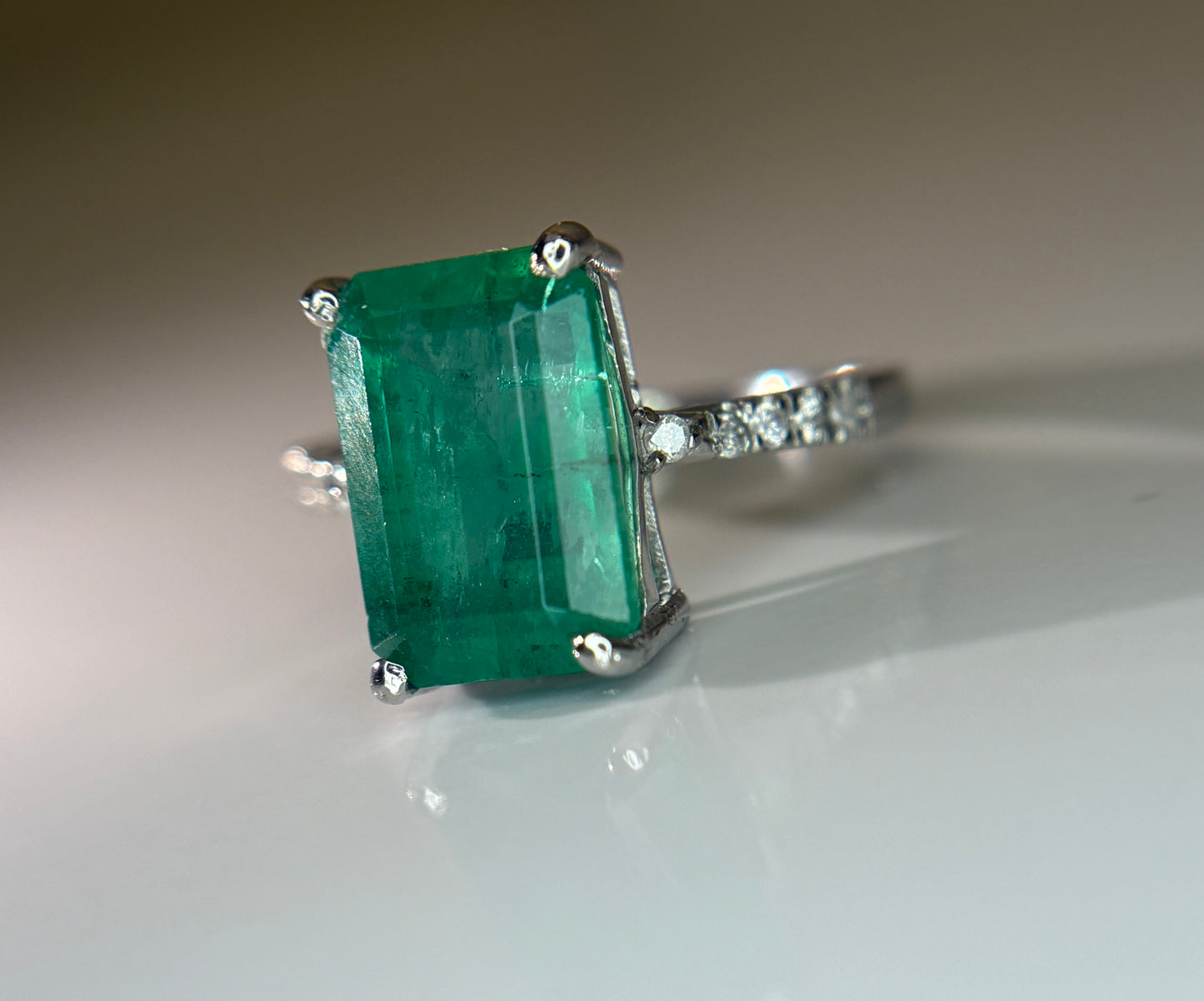 Beautiful 4.00 CT Natural Emerald Ring With Natural Diamonds & Platinum 950