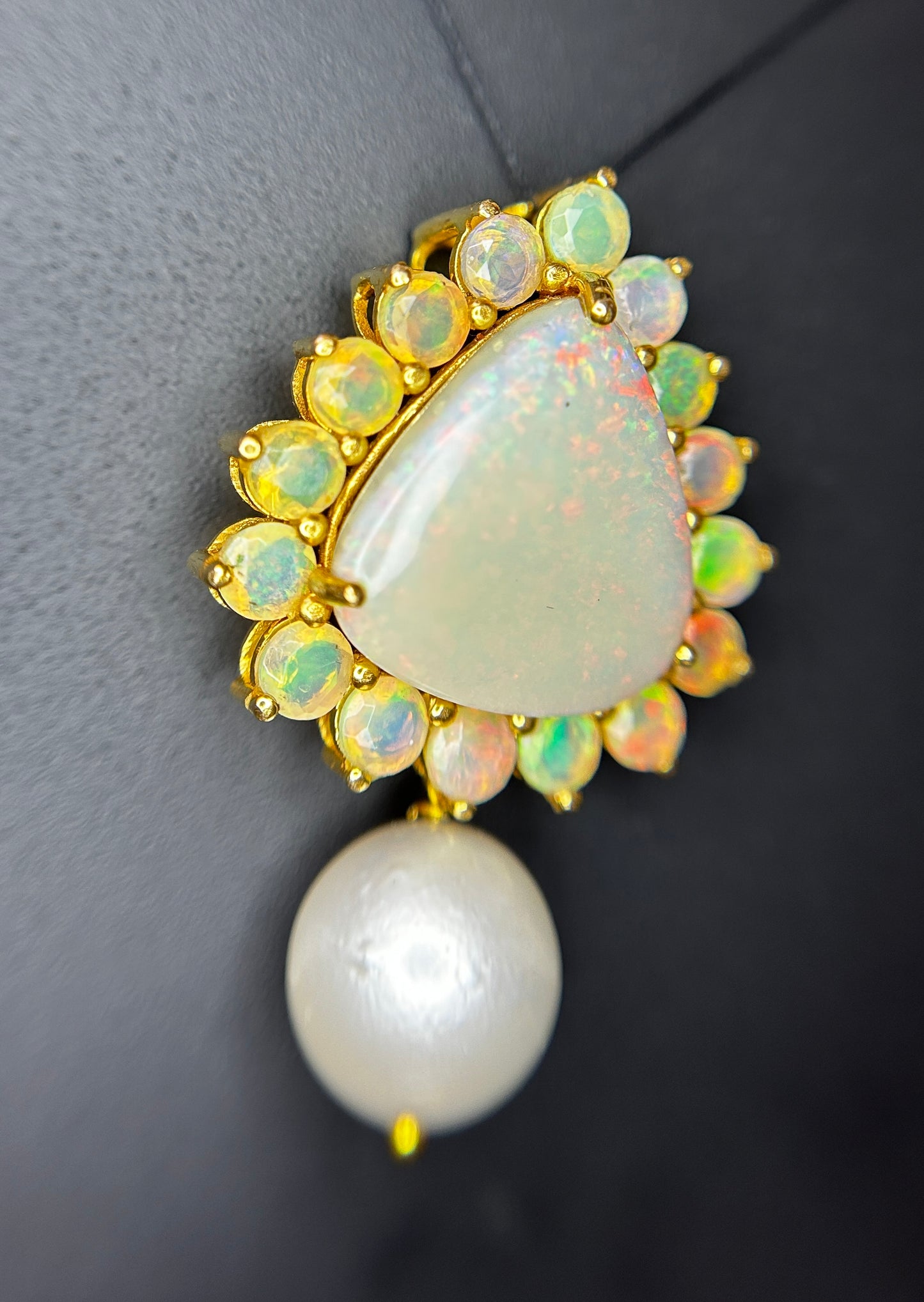 Beautiful 20.50ct Natural Australian Opal and Southsea Pearl Pendant & 18k Gold