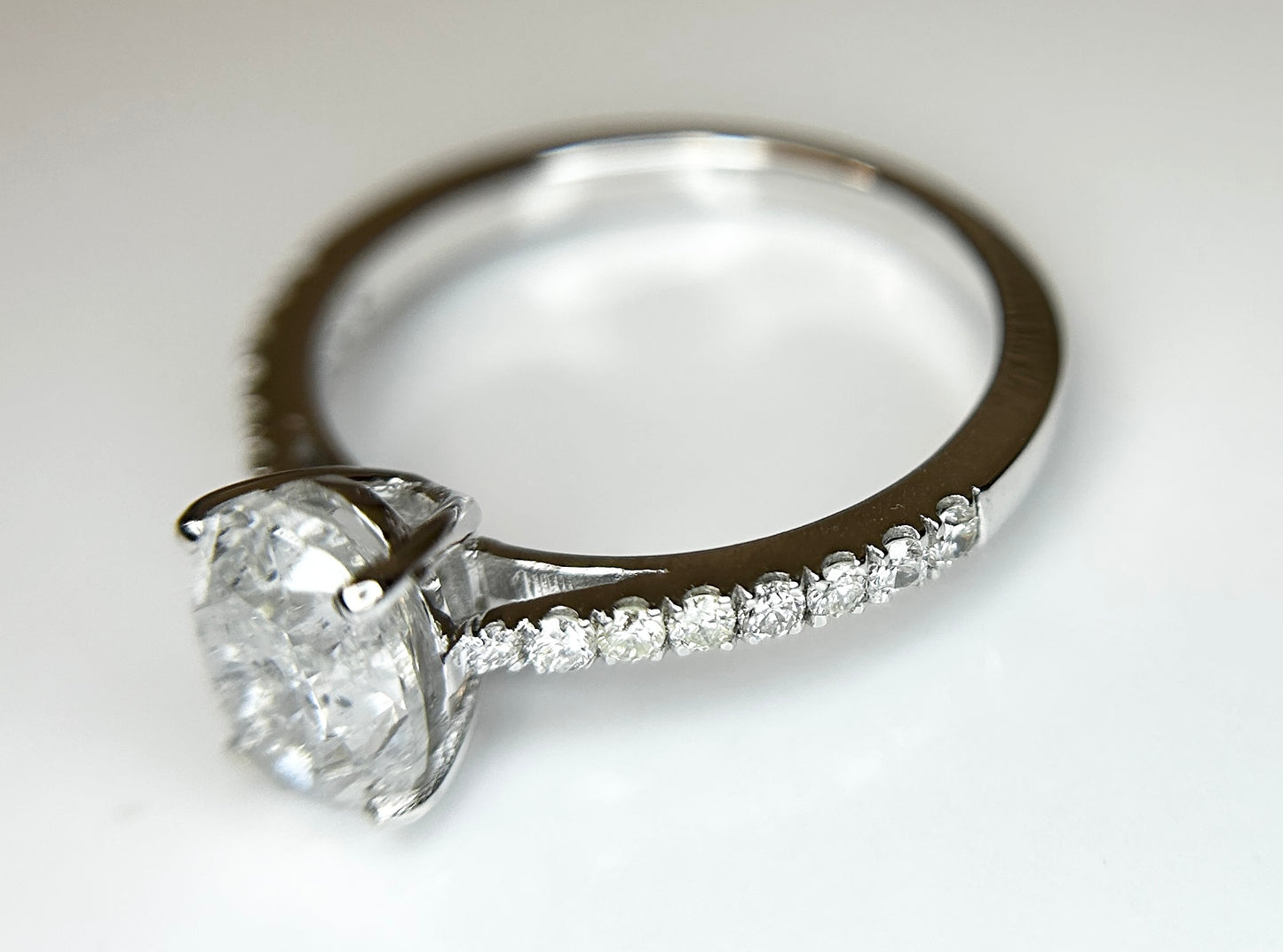 Beautiful Natural 1.69 CT Diamond Ring With 18k Gold