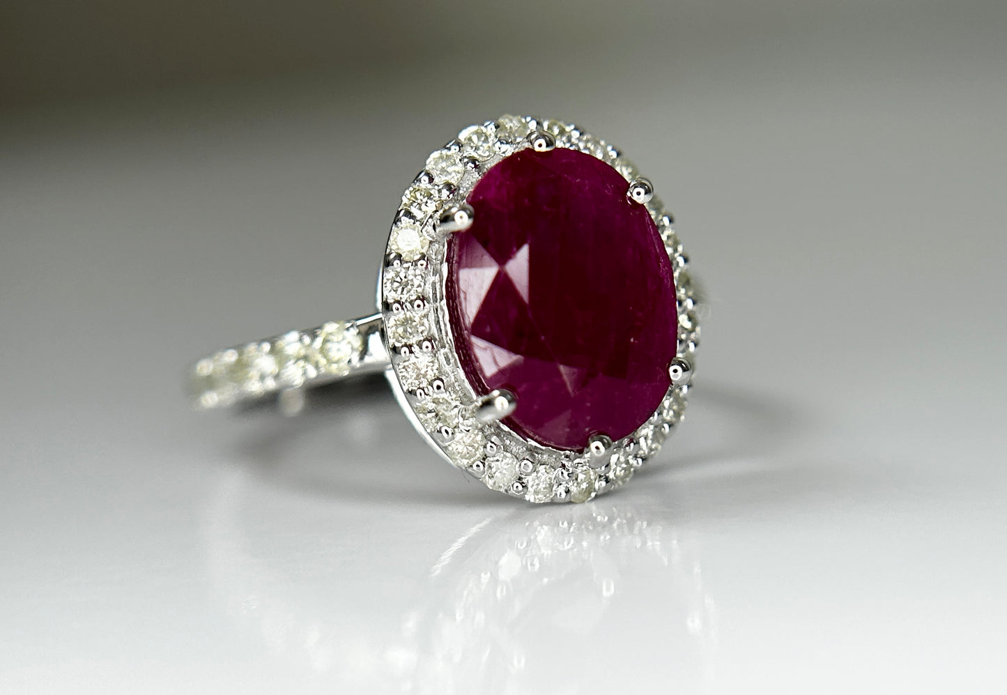 Beautiful Natural Burma Ruby 3.12Ct With Natural Diamonds & 18k Gold