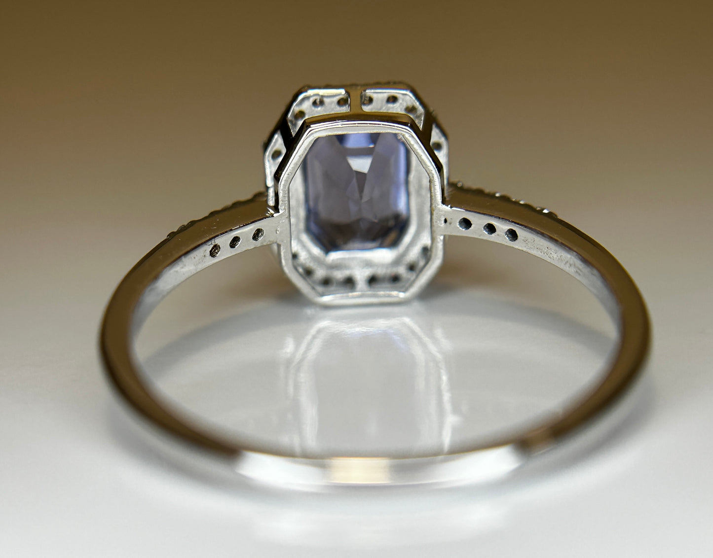 Beautiful 1.75 CT Unheated Ceylon Cornflour Blue Sapphire Diamonds & 18k Gold