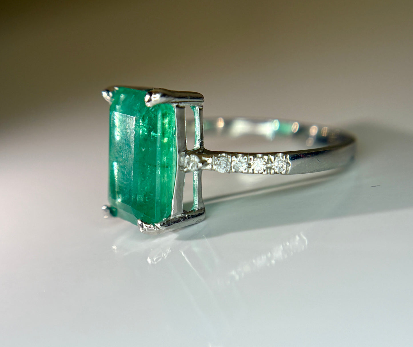 Beautiful 4.00 CT Natural Emerald Ring With Natural Diamonds & Platinum 950