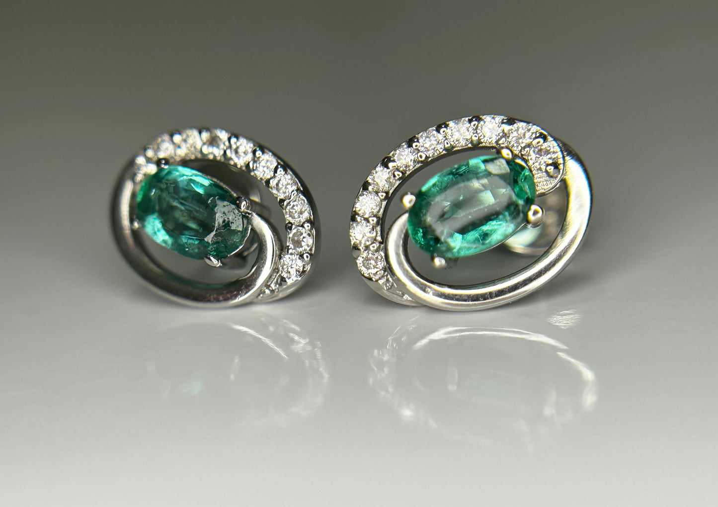 Beautiful 0.93ct Natural Emerald, Diamond Halo Set Stud Earrings In Platinum 950