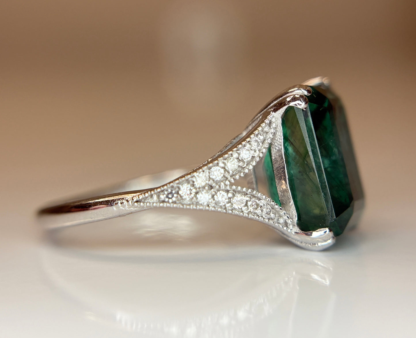 Beautiful 4.75 CT Natural Emerald With Natural Diamonds & 18k Gold