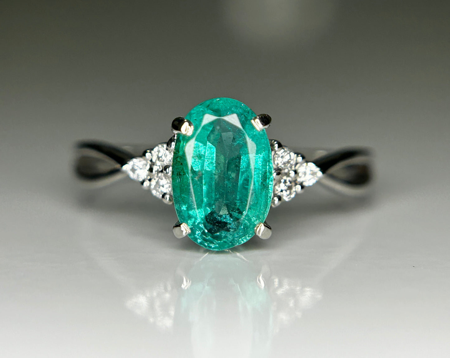 Beautiful Natural 1.35ct Emerald Ring With Natural Diamonds & Platinum 950