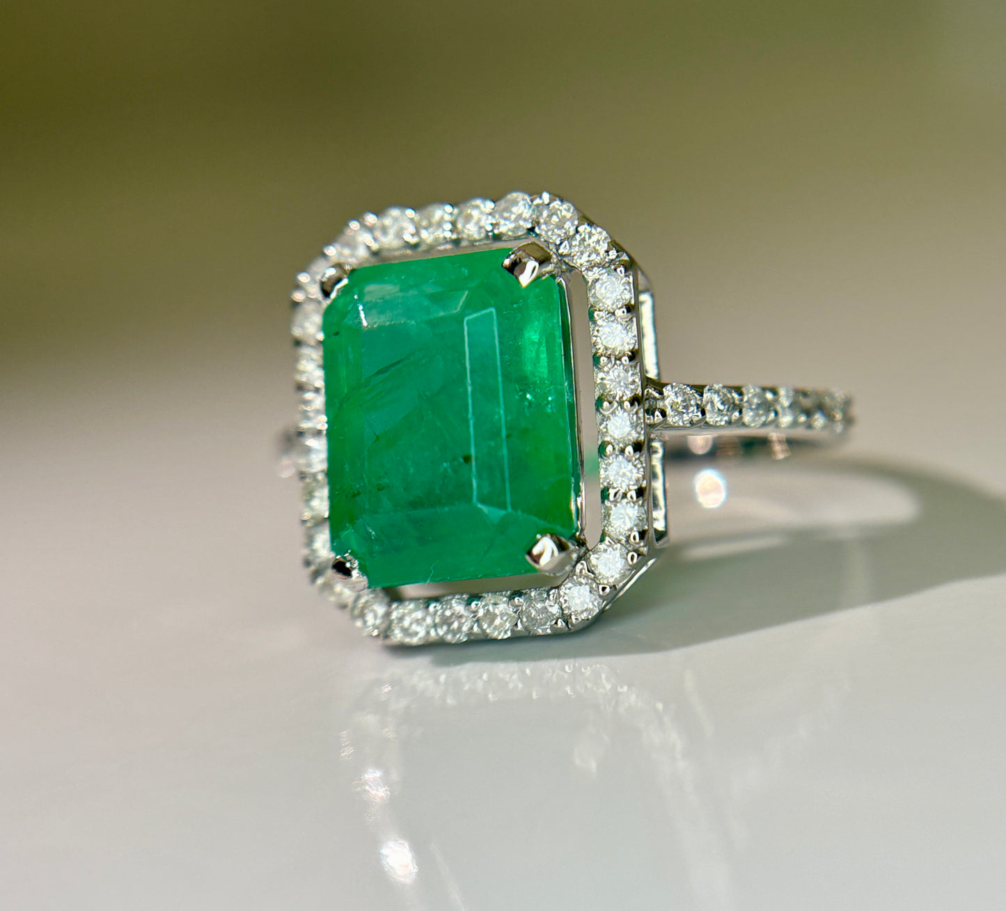 Beautiful 3.50 CT Natural Emerald Ring With Natural Diamonds & Platinum 950