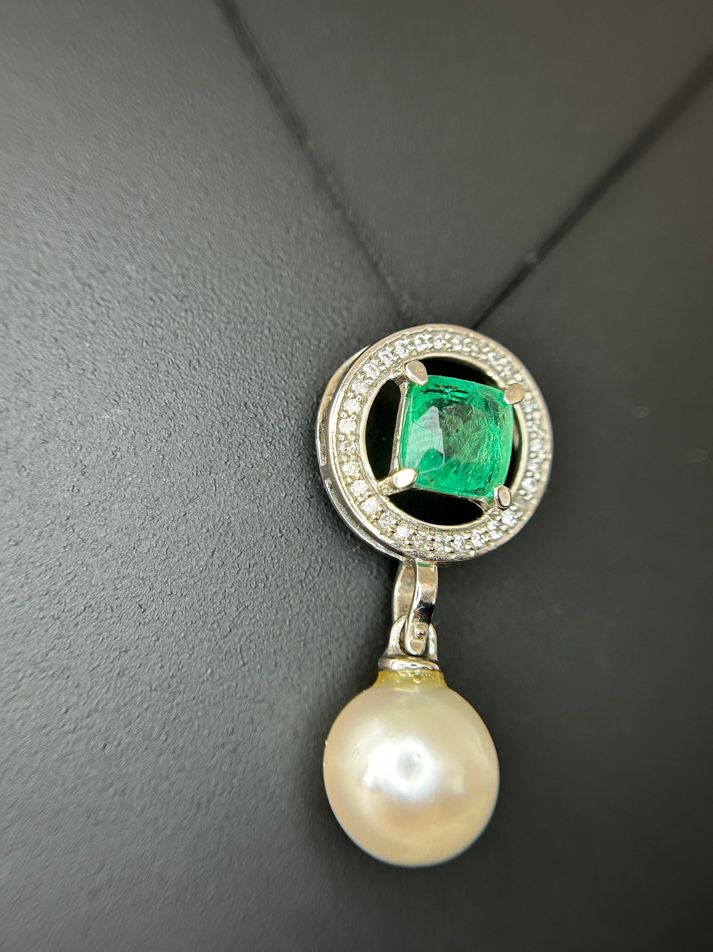 Beautiful 5.55CT South Sea Pearl, 1.14ct Emerald, Diamonds & 950 Platinum Pendant