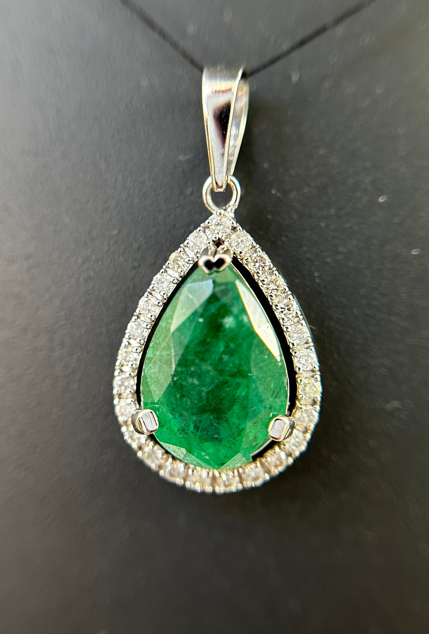 Beautiful Natural Emerald 4.16CT With Natural Diamonds & 18k Gold