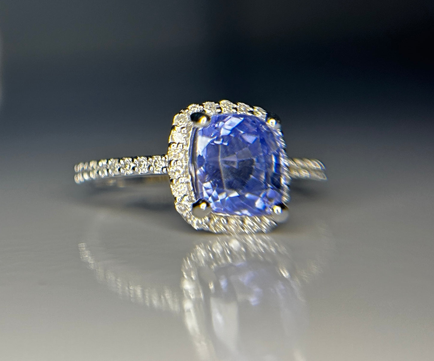 Beautiful 2.79CT Unheated Ceylon Blue Sapphire With Natural Diamonds & 18k Gold