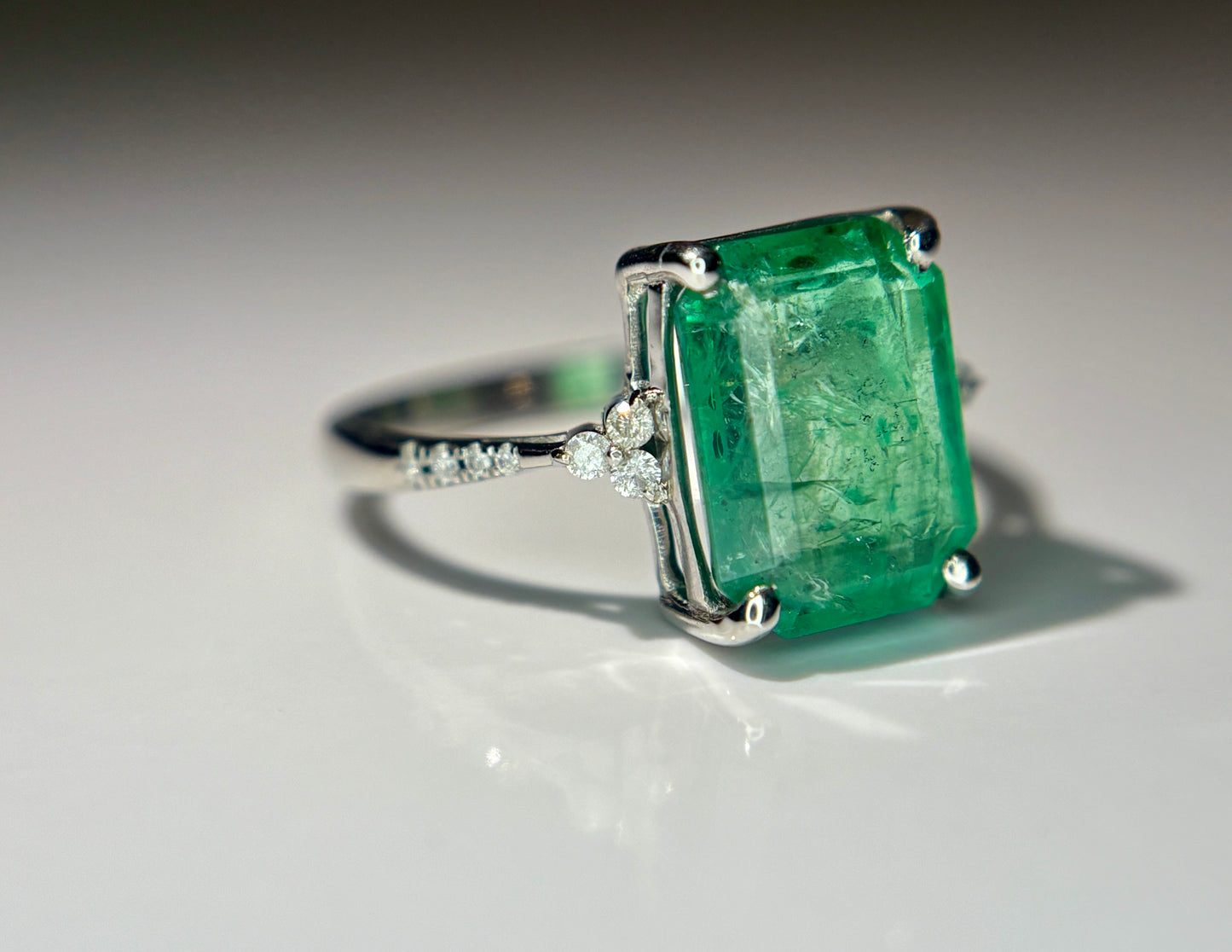 Beautiful 3.15 CT Natural Emerald Ring With Natural Diamonds & Platinum 950