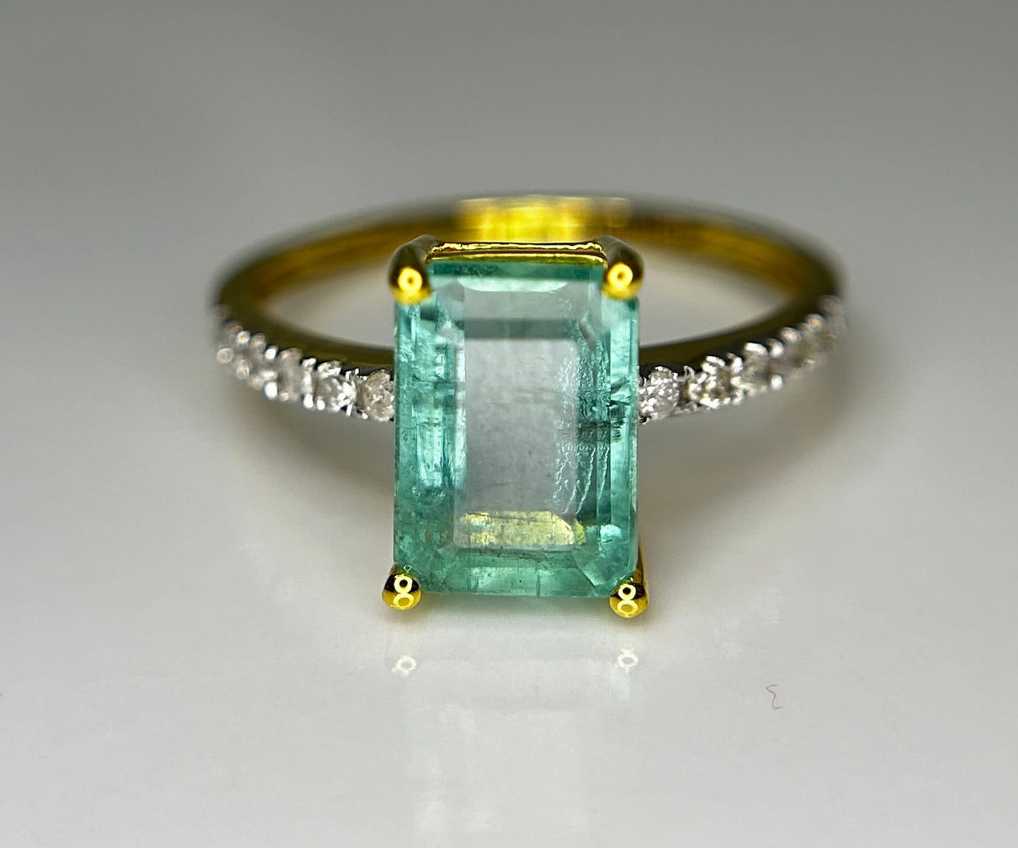 Beautiful Natural Emerald 2.68 CT With Natural Diamonds & 18k Gold