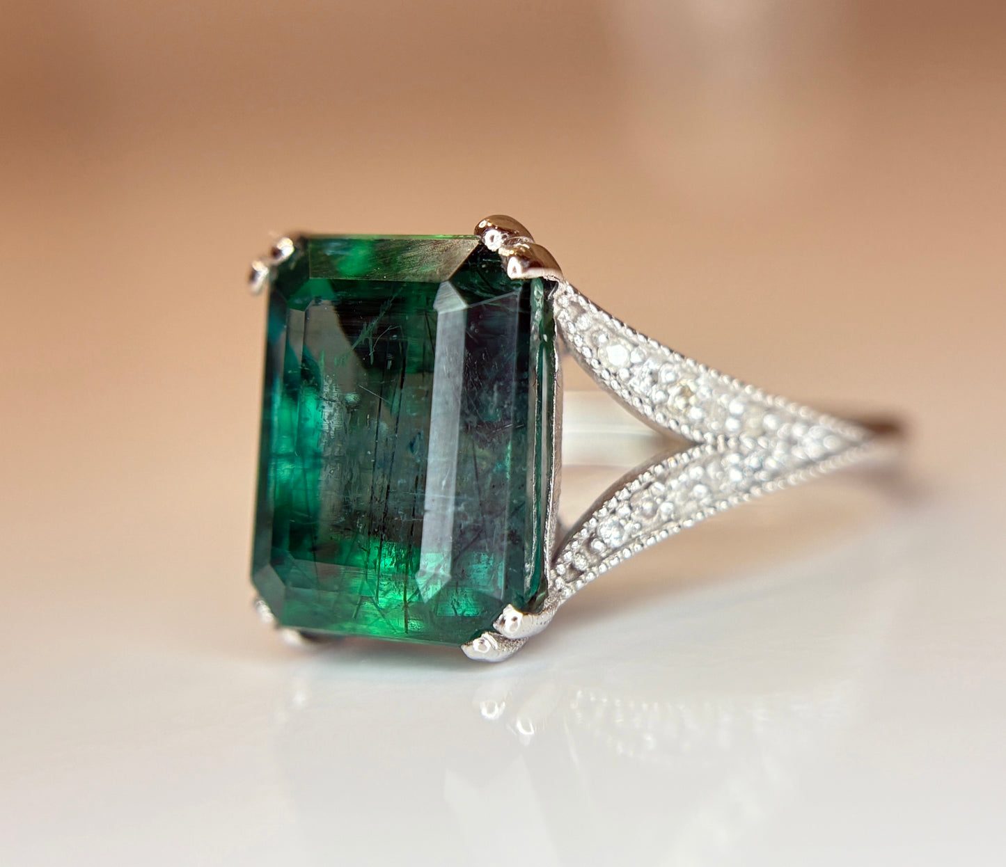 Beautiful 4.75 CT Natural Emerald With Natural Diamonds & 18k Gold