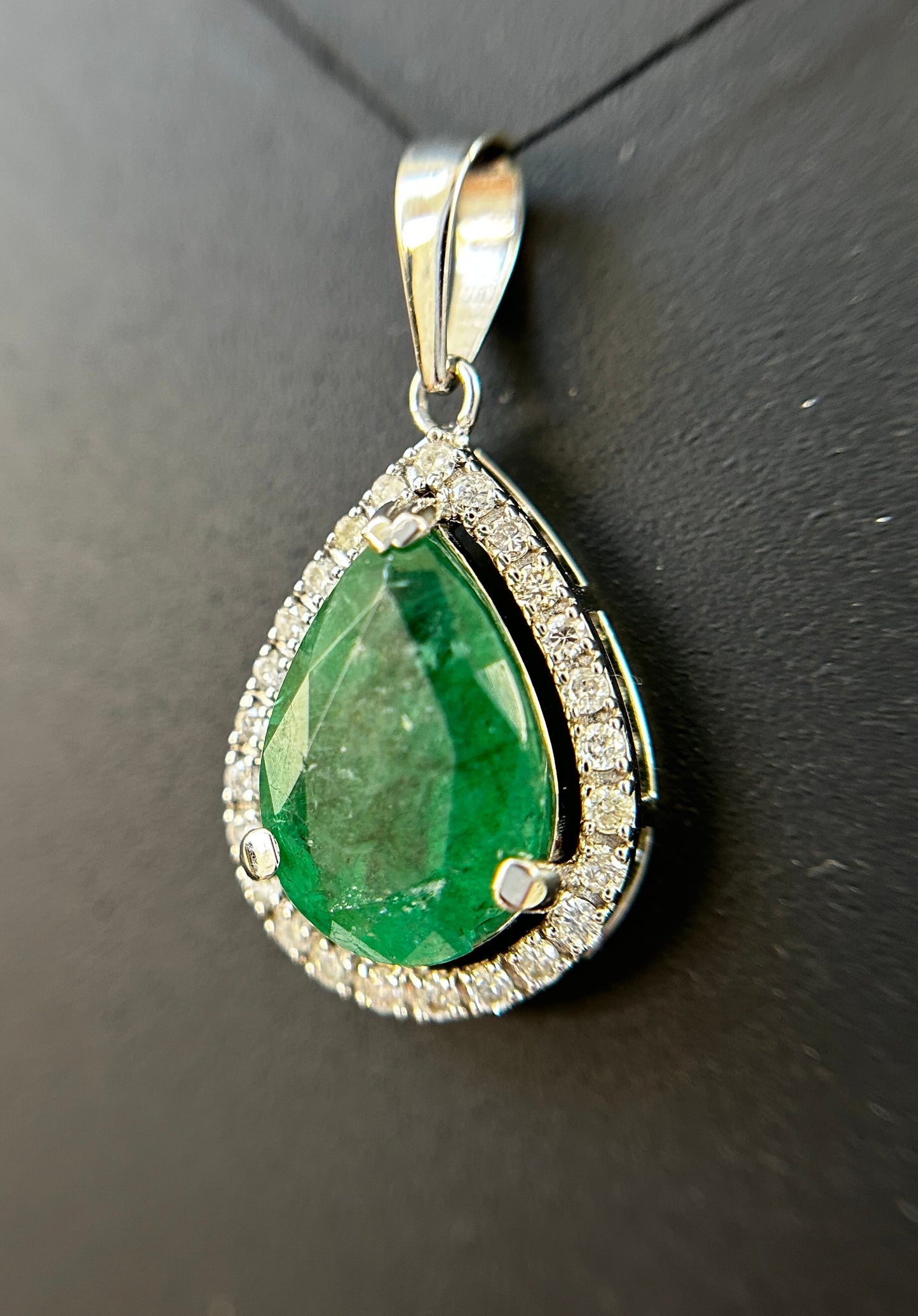 Beautiful Natural Emerald 4.16CT With Natural Diamonds & 18k Gold