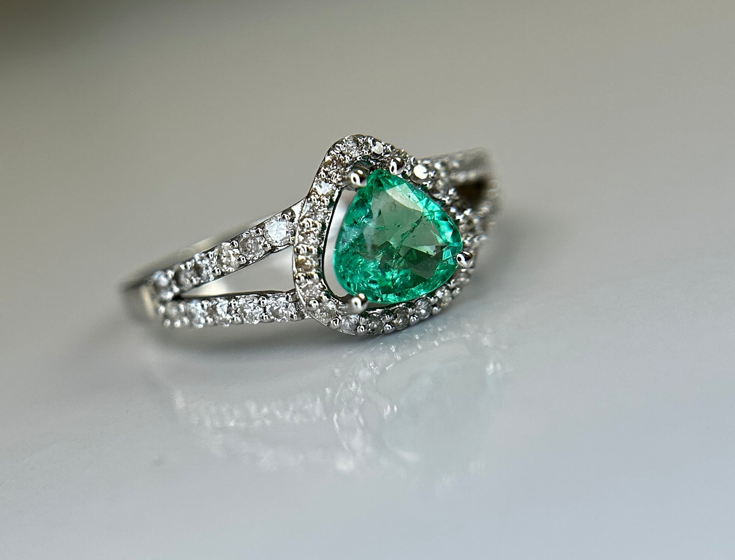 Beautiful Natural Emerald 0.66 CT With Natural Diamonds & 18k Gold