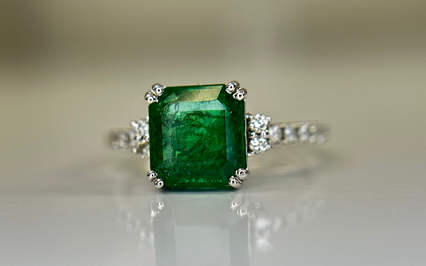 Beautiful Natural Emerald 2.30 CT With Natural Diamonds & 18k Gold