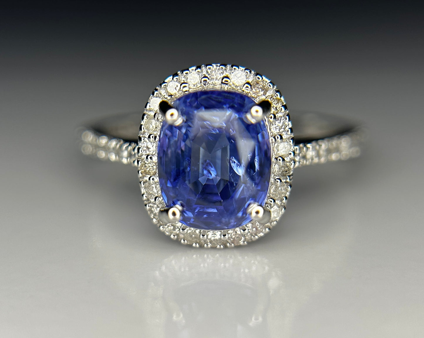 Beautiful 2.84CT Unheated Ceylon Blue Sapphire With Natural Diamonds & 18k Gold