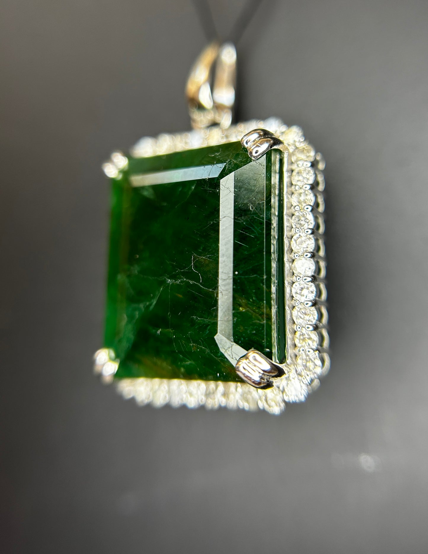 Beautiful 24.18 ct Natural Emerald With Natural Diamonds & 18k Gold