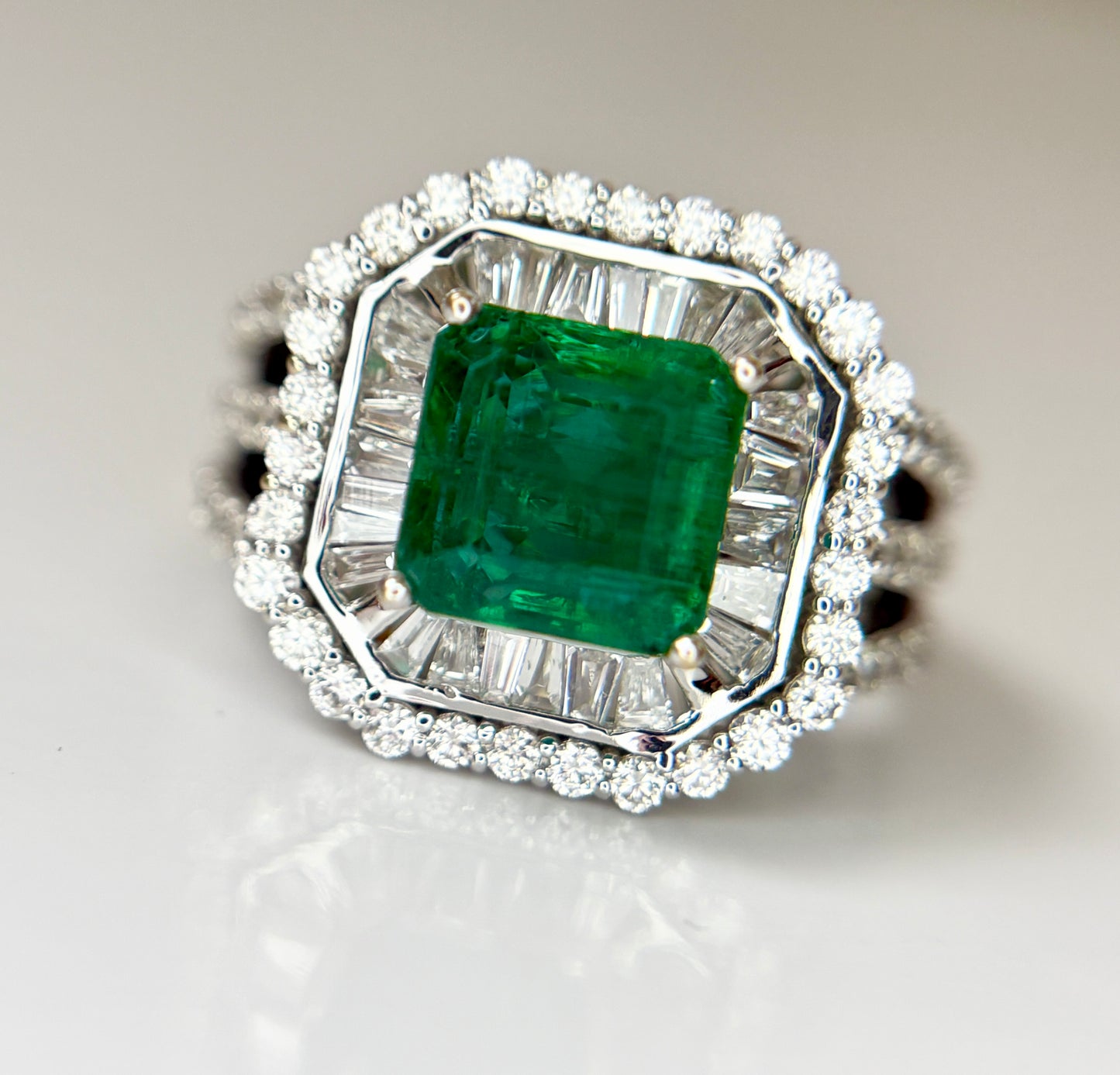 Beautiful 3.01 CT Natural Emerald With 1.68 CT Natural Diamonds & 18k Gold