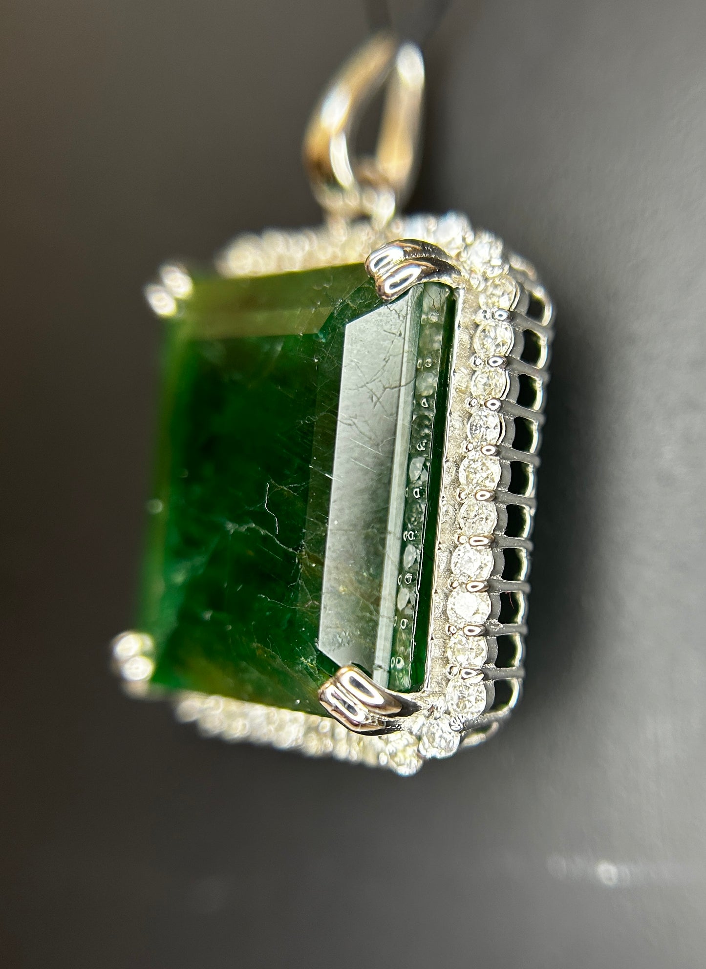 Beautiful 24.18 ct Natural Emerald With Natural Diamonds & 18k Gold