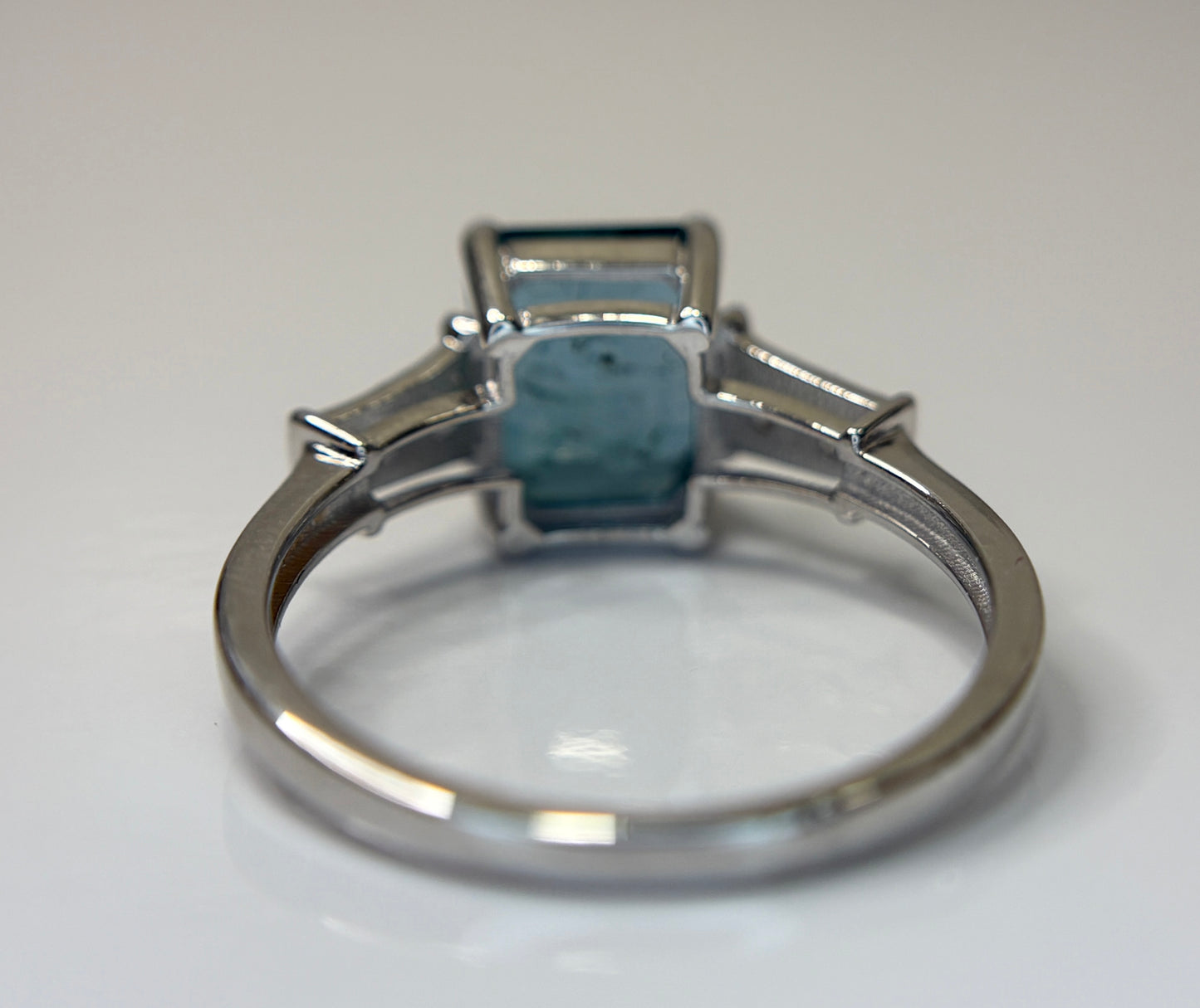 Beautiful 2.10 CT Natural Emerald With Natural Diamonds & 18k Gold