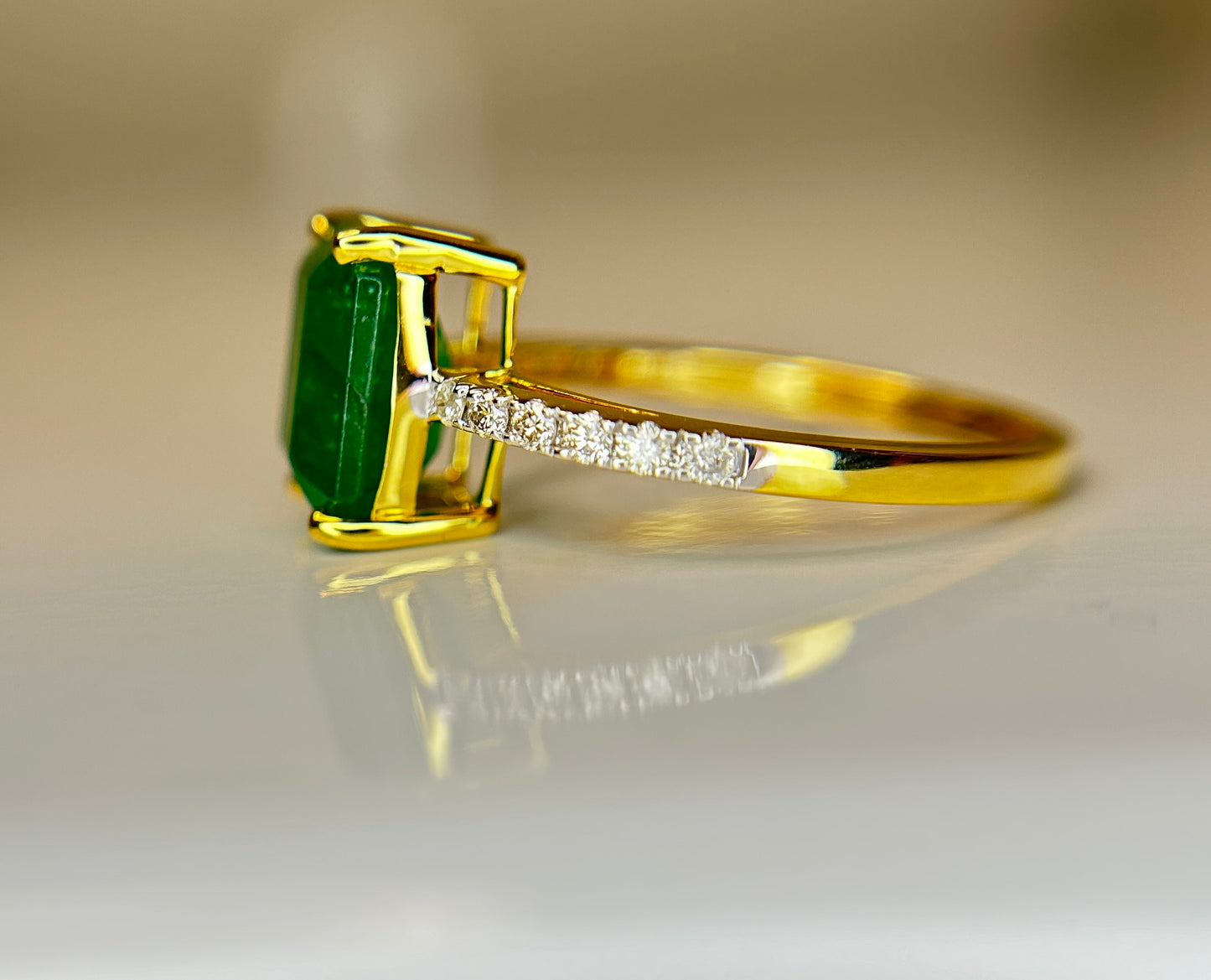 Beautiful Natural Emerald 2.96 CT With Natural Diamonds & 18k Gold