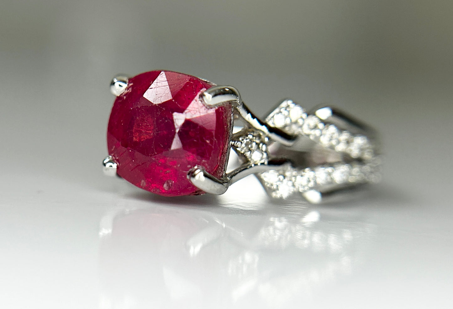 Natural Burmese Ruby Ring 3.35 Ct With Natural Diamonds & 18k Gold