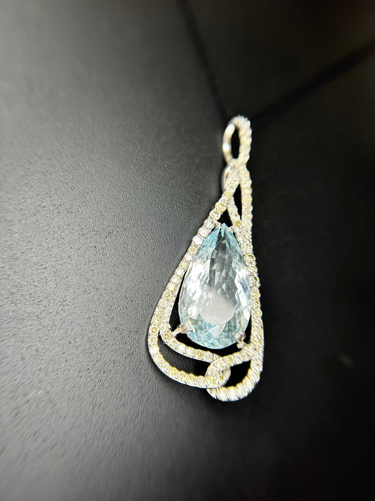 Beautiful Natural Flawless 8.81 CT Aquamarine Pendant With Diamonds and 18k Gold