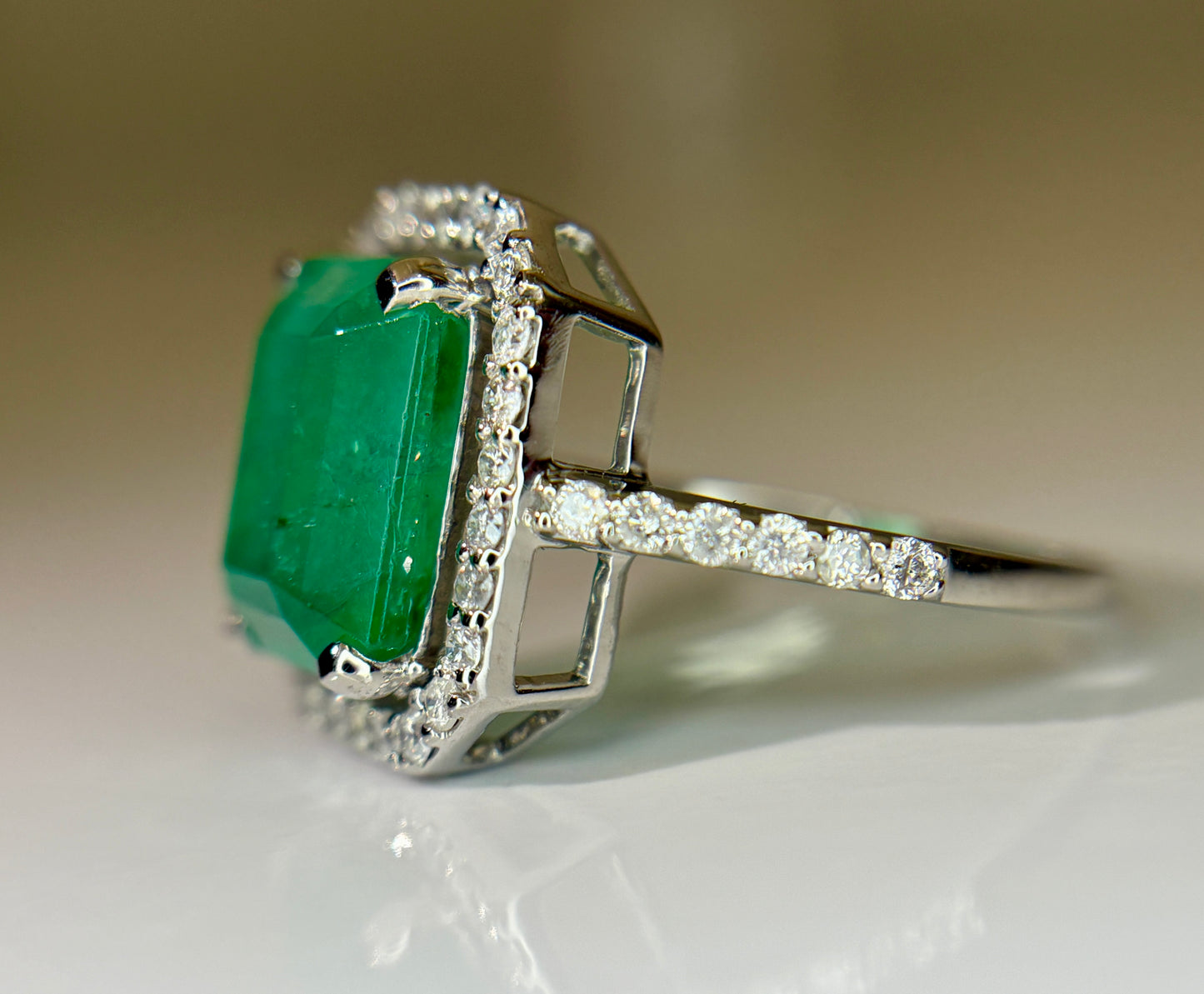 Beautiful 3.50 CT Natural Emerald Ring With Natural Diamonds & Platinum 950